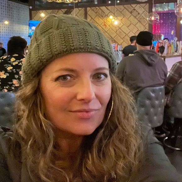 Meet your Posher, Jennifer - Picture 1 of 1